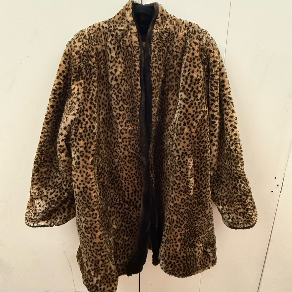 Elegant Leopard Print Teddy Jacket